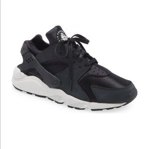 Nike Black Air Huarache
